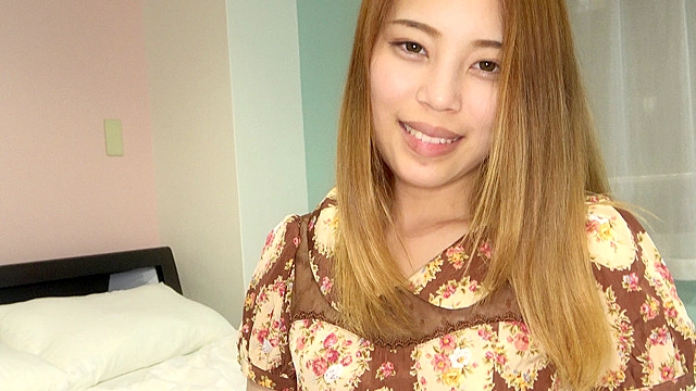 超オススメ女優 森山なつかチャンの舌ベロ観察・唾垂らし乳首オナニー！