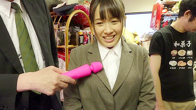 就職が決まってない女子大生をパラダイステレビがセクハラ面接（2）～内定欲しさにリクルートスーツを脱いじゃう女子も！？