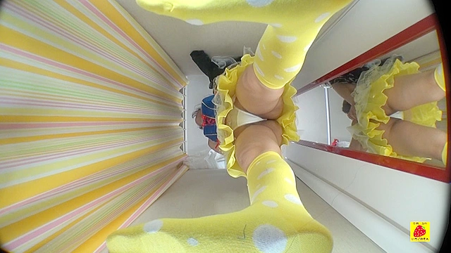 コスプレイベント会場女子更衣室床下1812-006