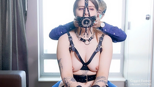 BDSMドール、ミーシャ・ヨーク初出演 Misha York's First Appearance