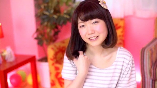 ○○生のような大学1年生 AVデビュー 白井もも（18歳）