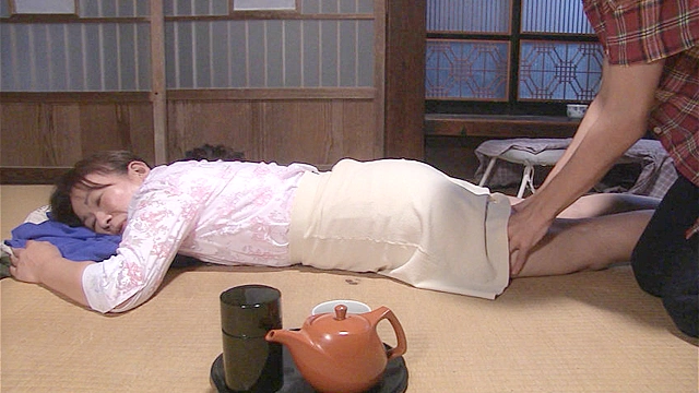 近親相姦スカトロドラマ 背徳の親子糞 お母さんのお尻の穴の臭いを嗅いで…
