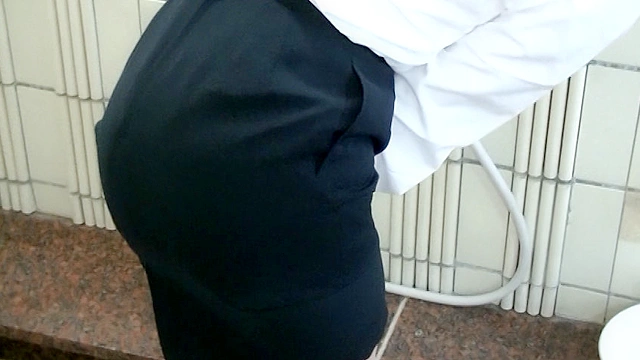 おしがま専科（ムチムチブルマ・OL・おもらし編）
