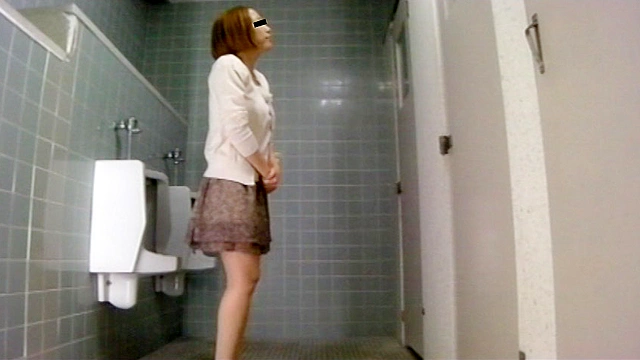 美女のおしっこ 立ちしょんべん○撮