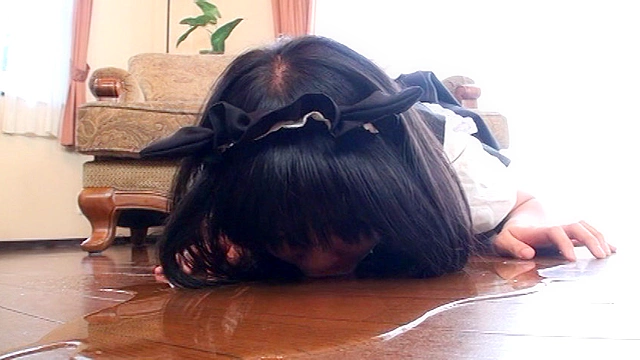 小便を飲む女28人 怯えた視線で大きく開いた女の口に注がれる熱き小便。