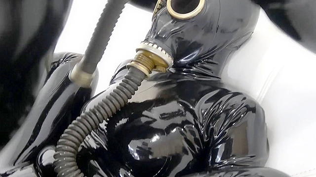 Rubber Mamia Fantasy～変態ラバー夫婦のマニアックな日常～