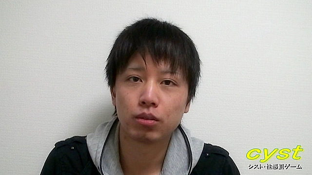 ぱっちり二重瞼の少年がフェラ奉仕