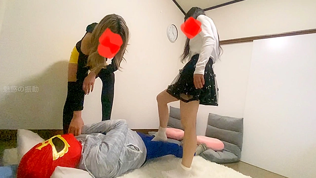 昔憧れていたおっとり系黒髪美人のまいちゃんとお姉ちゃんに2人がかりで電気アンマやられまくったんだけど