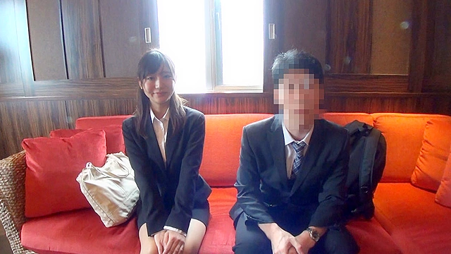 同じ会社の男女モニタリング 新人女子社員と混浴！隠れ勃起の男上司と戸惑い濡れマンの女部下が中出しSEX！
