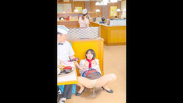 羞恥！美少女完全淫乱♀化ビッグバンローター 電圧85倍！電マ以上に強力な振動で容赦無く野外失禁させる爆弾ローターをキツマンに○制挿入されアルバイトするファミレス娘