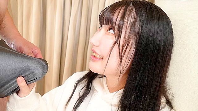 脱水症状寸前の大量潮吹き！初めてのデカチンピストンに身体がビクビクイキまくる！「今日飲んだドリンク全部出ちゃったかもです」19歳“弓乃りむ”
