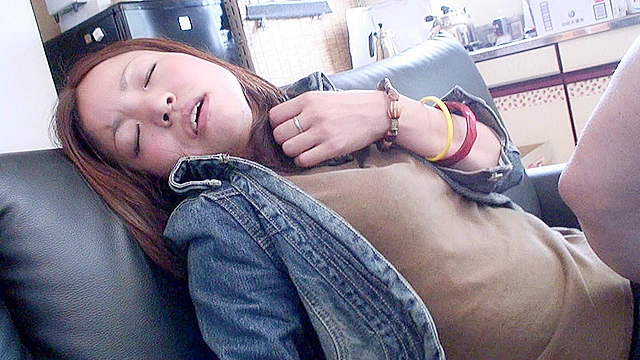地味で細身で平凡な普通の女子がやっちゃうんだ、カメラの前で