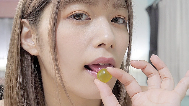 【舌ベロフェチ】大人気女優 紺野ひかるチャンの舌ベロ観察＆電マ本気オナニー！