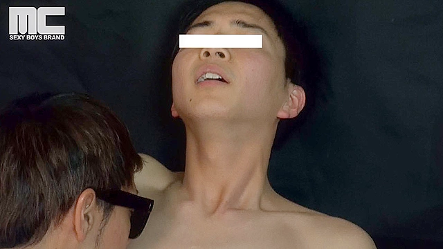 童顔リーマンの智治はスリムボディでなかなかの巨根！執拗な男責めにチ○ポはすぐに限界をむかえて超濃厚ザーメンを激噴射する！