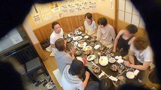 学生時代に大好きだった同級生とMM（マジックミラー）号で2人っきりになったら念願のセックスまで出来るのか！？