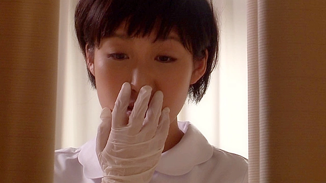 「看護師の透けパン尻をオカズに隠れせんずりしていたら 勃起汁まみれチ○ポを見られ怒られるかと思ったらヤれた」“今回限りのエロ尻すぎて患者暴走ヤるVer．”