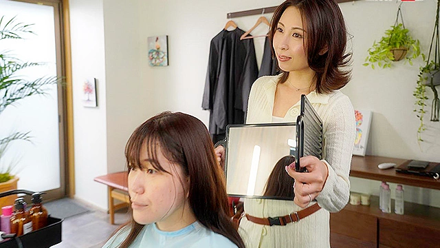 卑猥な接吻で貪り合う旦那不在の2時間。ホテル密会不倫で中出し性交 美容師 佐田茉莉子 41歳