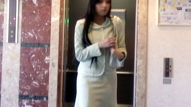 流出した自画撮り破廉恥映像で脅され肉体玩具として遊ばれる美しい奥さま