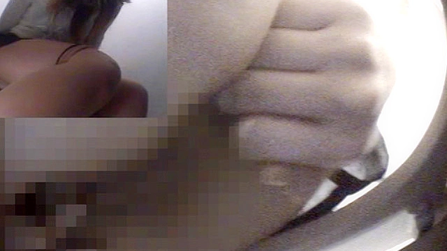 熟女がトイレでアナルオナニー4