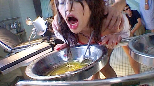 飲精飲尿変態女医 姫宮ラム