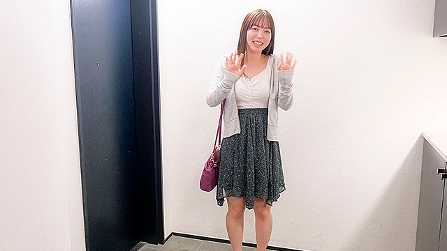 可愛い顔した性欲強めの美女に即ハメ即尺SEX 百瀬あすか