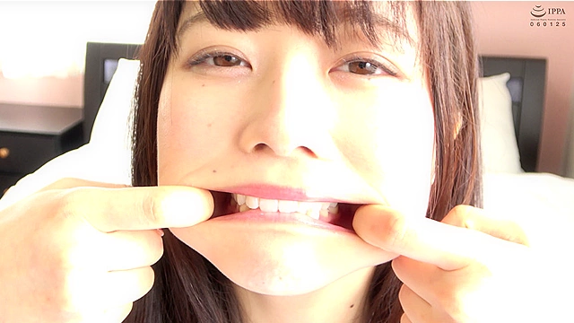 大人気女優 宮沢ちはるチャンのエッチな歯＆舌ベロ＆口内動画！！！