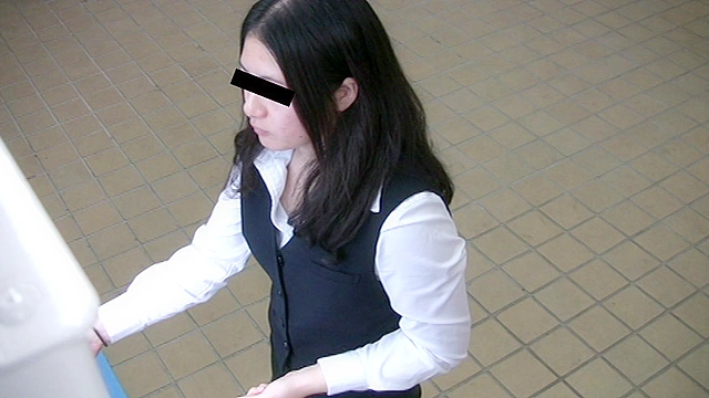 社内に取り付けられた自動販売機パンチラ4