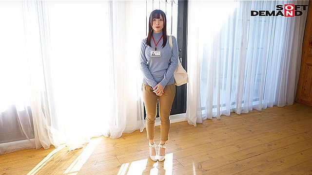プライベートでも味わったことのない「ナマ初中出し」解禁！ 自ら欲しがるゴム無しチ○ポに何度も激イキ大痙攣！大量の特濃ザーメンをマ○コに注入しました！ 中丸未来