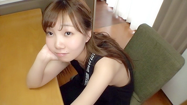 うちの娘、家ではブラジャーを着けないので、父としてはちょっと困ってます… ／ あみなちゃん
