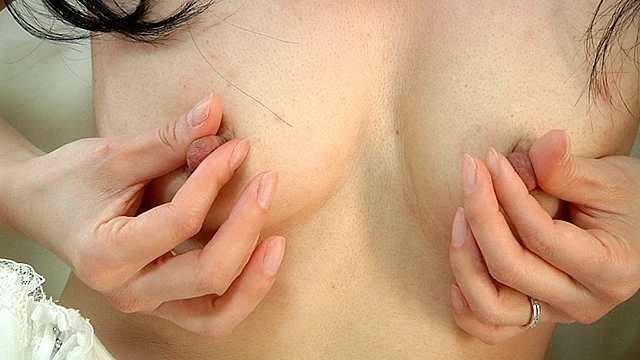 乳首が敏感な熟女ばかりを集めた乳首オナニーベスト24名