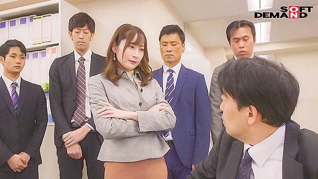 MC社エリート社員を部下の前で従順なメス犬性従僕化 葉月桃