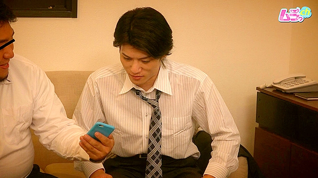 ホテル○撮 風俗未経験、ウブなのに隠れ巨根のイケメンサラリーマンが出張先で初めてのデリヘル体験でガチ本番