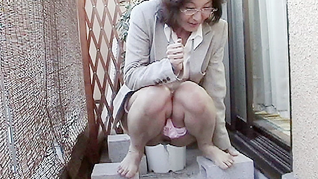 「もうなる様になれ、と」開き直るバツイチだが、クリですぐにイク。