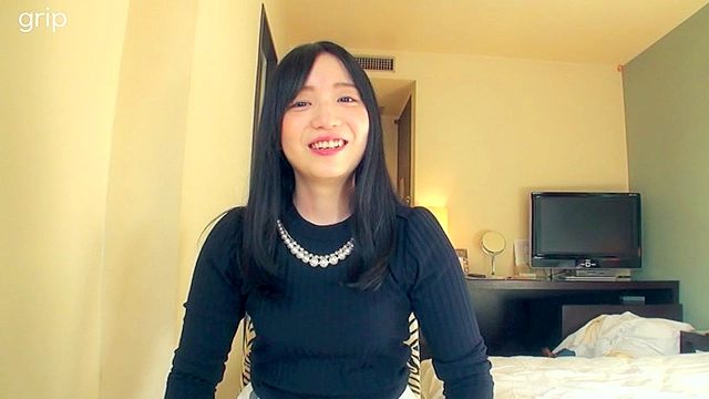 水泳部の美少女部長 M男くすぐりウラ交際 西口あられ