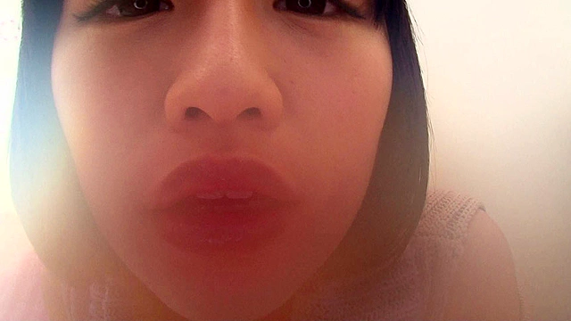 葉月もえちゃんの舌・口内自撮り＆主観口臭嗅がせ セット