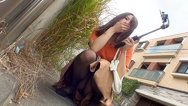 美人妻ナンパ企画 膣トレリモバイ羞恥散歩リモディル羞恥走行！ 人生初の野外恥辱プレイでアクメモードに突入し歯止めが効かず性欲爆発中出しSEX！