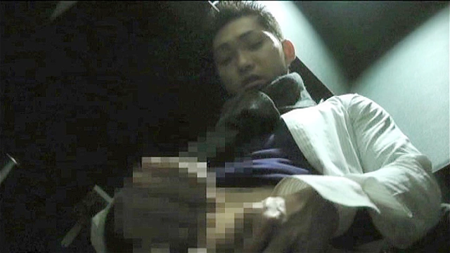 おでかけ発情プチ露出男子 02