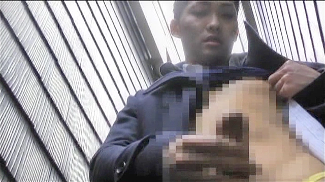 おでかけ発情プチ露出男子 02