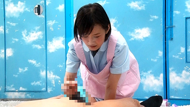 マジックミラー号 新社会人男子のおち○ちんの悩みを心優しい現役看護学生が素股解消！ 暴発射精して白濁ザーメンまみれになった生チ○ポをそのままこすり続けたらヌルっとマ○コに挿ってそのまま真正中出し！！