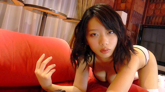 めっちゃ可愛い 現役グラビアクイーンの町本ゆうchanが都内のスタジオで全身体当たりで頑張りました！