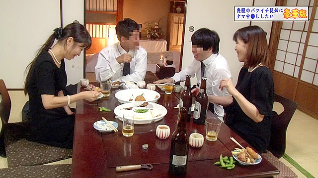 お通夜に来ていたバツイチ従姉のムッチリしたお尻がソソる！喪服をまくりあげてバックからナマ中●ししたい豪華版