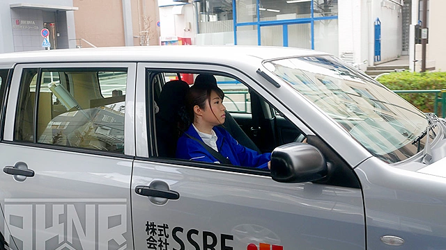 街中で見かける綺麗な働く女たち 敏感体質で何度もイキ狂うドMさん4名収録！ 印刷会社勤務 里緒26歳／オフィス用品販売会社勤務 カノン24歳／建設会社勤務 かな25歳／受付嬢 雪奈24歳