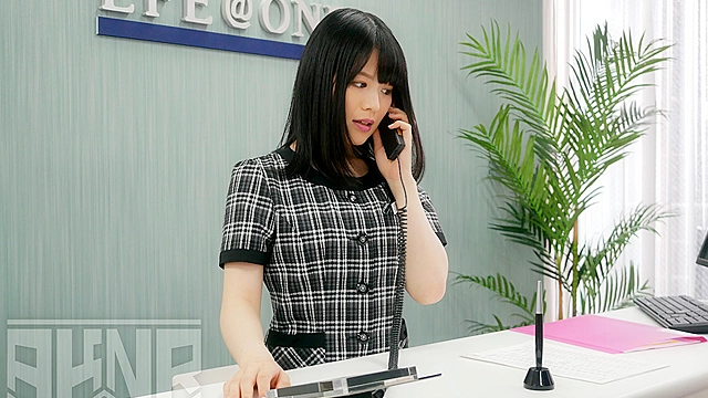 街中で見かける綺麗な働く女たち 敏感体質で何度もイキ狂うドMさん4名収録！ 印刷会社勤務 里緒26歳／オフィス用品販売会社勤務 カノン24歳／建設会社勤務 かな25歳／受付嬢 雪奈24歳