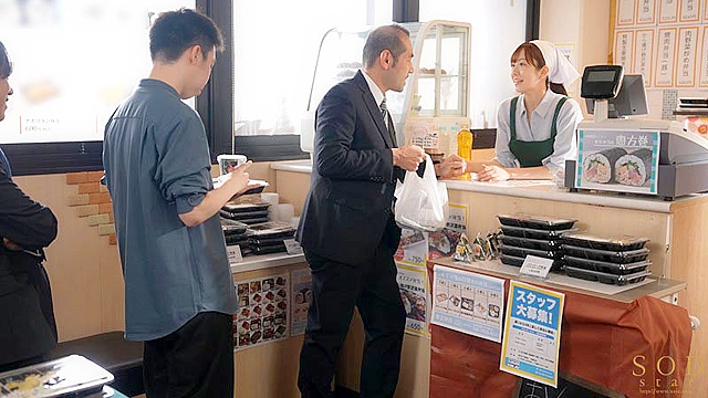 町のマドンナお弁当屋のひかりさんは8時間勤務後に夜な夜な客を試食しまくり胃も身体も虜にする。青空ひかり