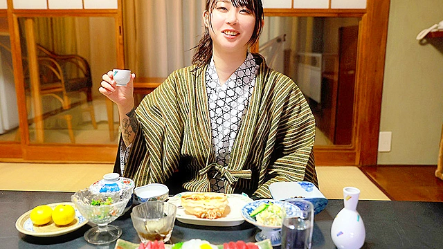 「5歳の娘の為に脱ぎます。」普段はクリーニング屋パート、背中にブラック＆グレイのママさんAV出演。 一条翡翠（仮）※人生初温泉。