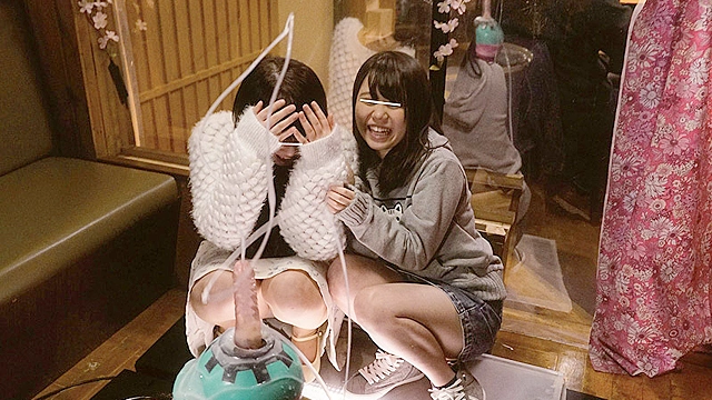 羞恥！彼氏連れ素人娘をマシンバイブでこっそり攻めまくれ！15 素人VSマシンバイブ 激安居酒屋にマジックミラー特設スタジオを設置 春の新入生・新入社員おこづかい応援編！