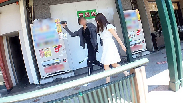 京都祇園で出逢ったお嬢様女子大に通う美少女は避妊方法も知らないガチウブな処女で、思わず中出ししてしまいました。最高。