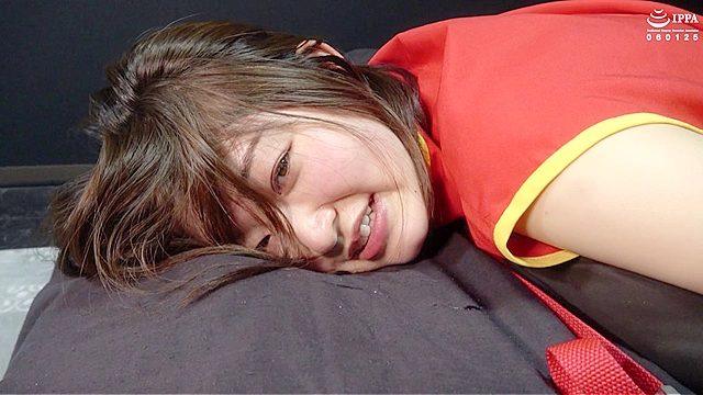 脇腹が弱点のチャイナ娘を四肢拘束！ 仰向けうつ伏せで抵抗できないくすぐったさに大暴れ！