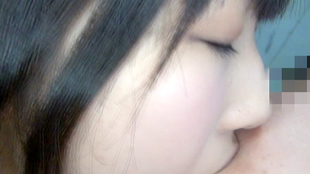 女の股間を濡らすKISS01