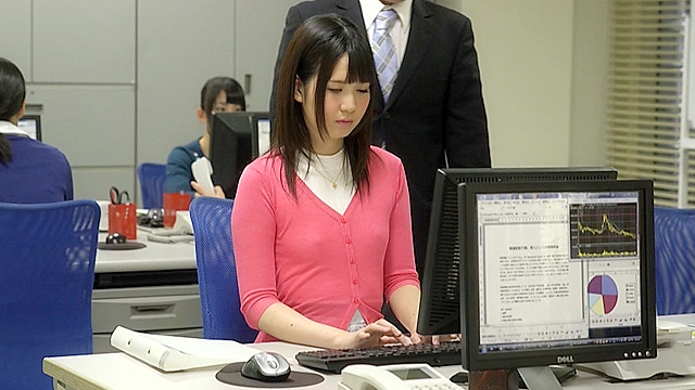貧乳だからブラしなくても大丈夫だと思っていたら超絶敏感乳首が胸ポチしちゃった女子